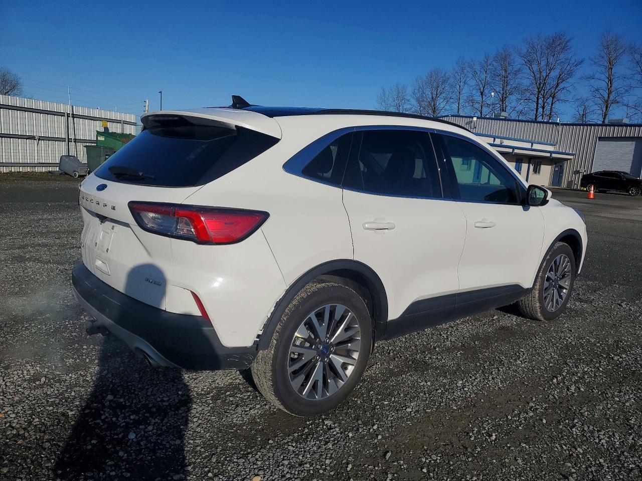 2022 Ford Escape Titanium - zdjęcie 3
