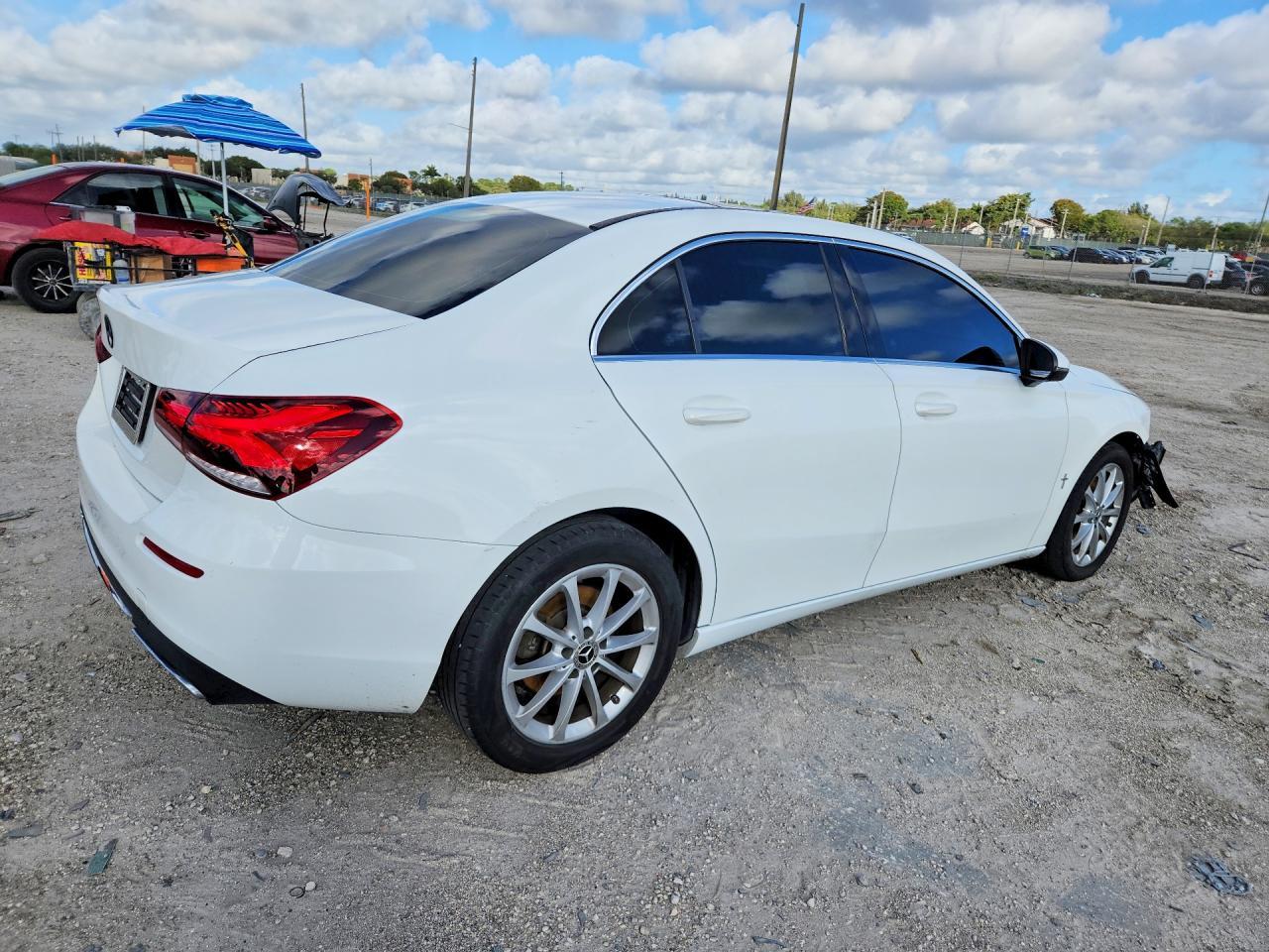 2021 Mercedes-Benz A 220 - zdjęcie 3