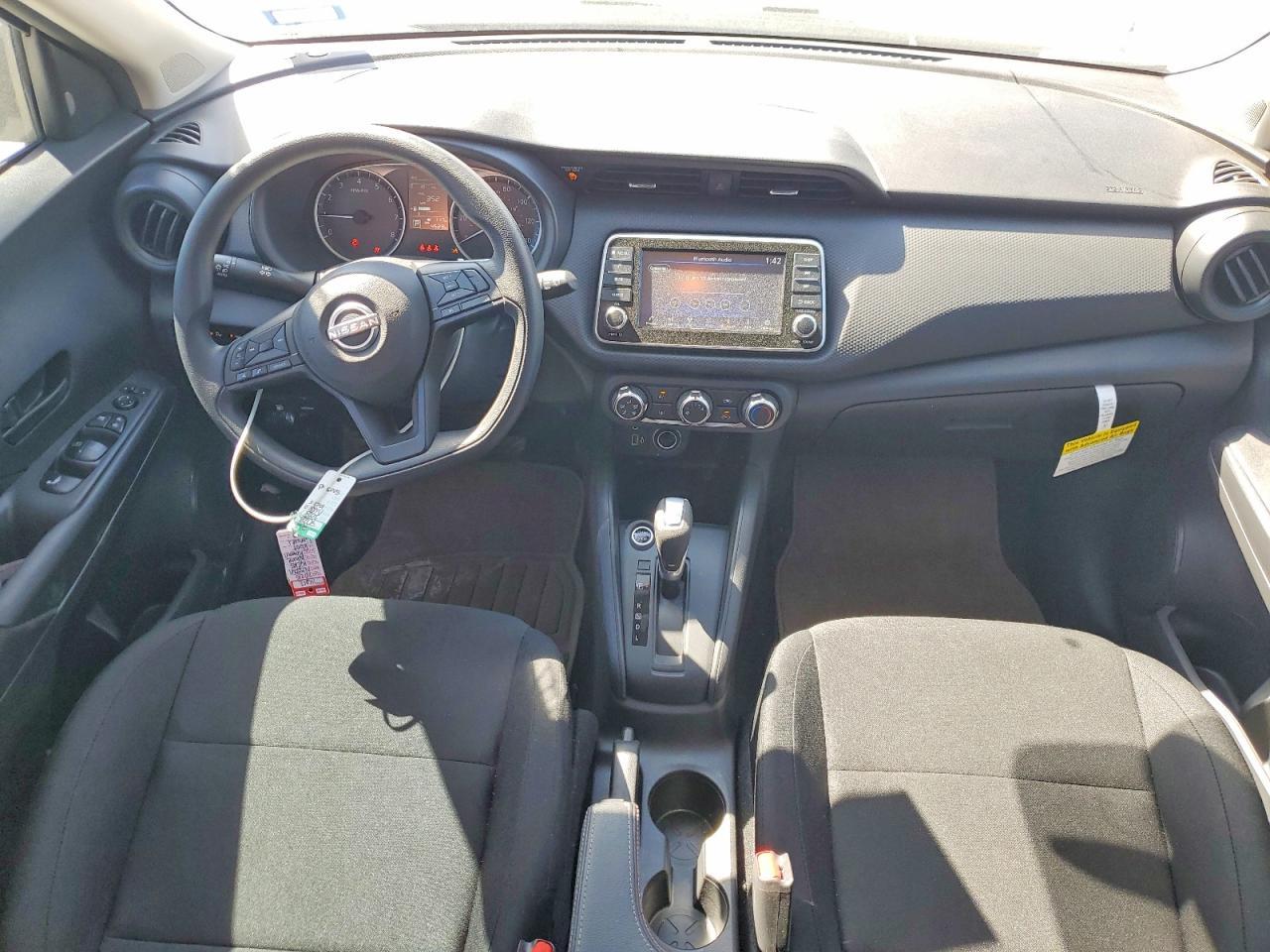 2025 Nissan Kicks Play S - zdjęcie 8