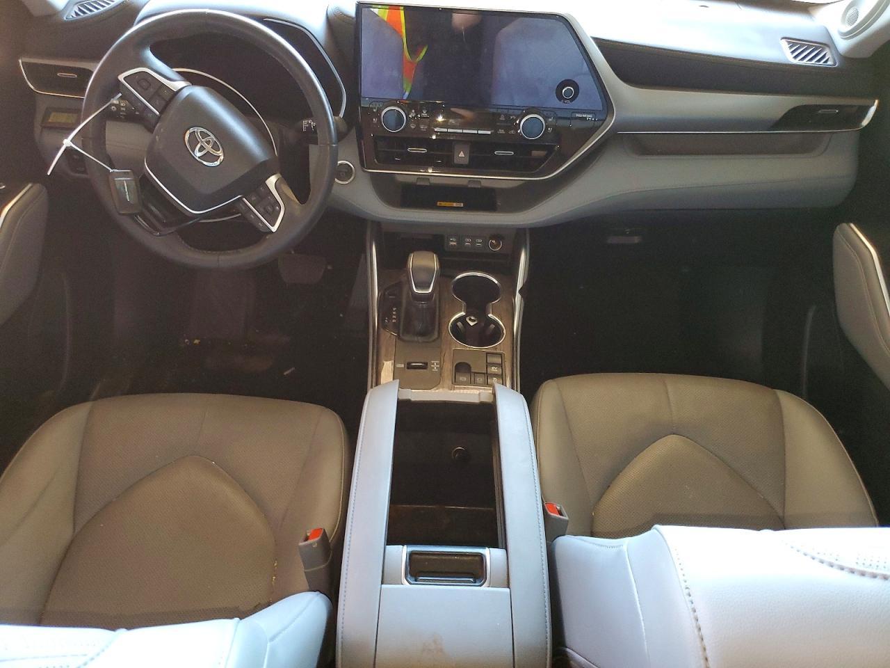 2024 Toyota Highlander Hybrid Platinum - zdjęcie 8