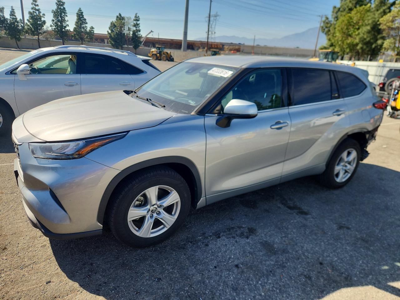 2020 Toyota Highlander L - zdjęcie główne