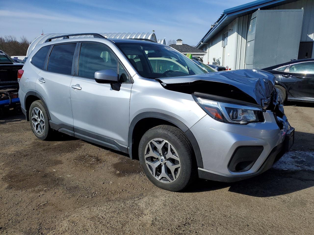 2020 Subaru Forester Premium - zdjęcie 4