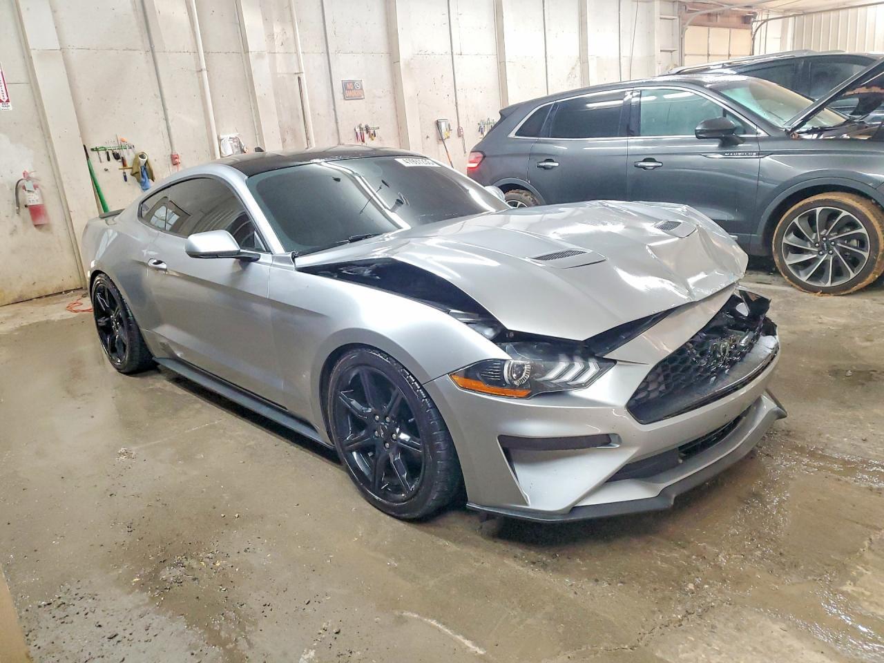 Ford Mustang - zdjęcie 4