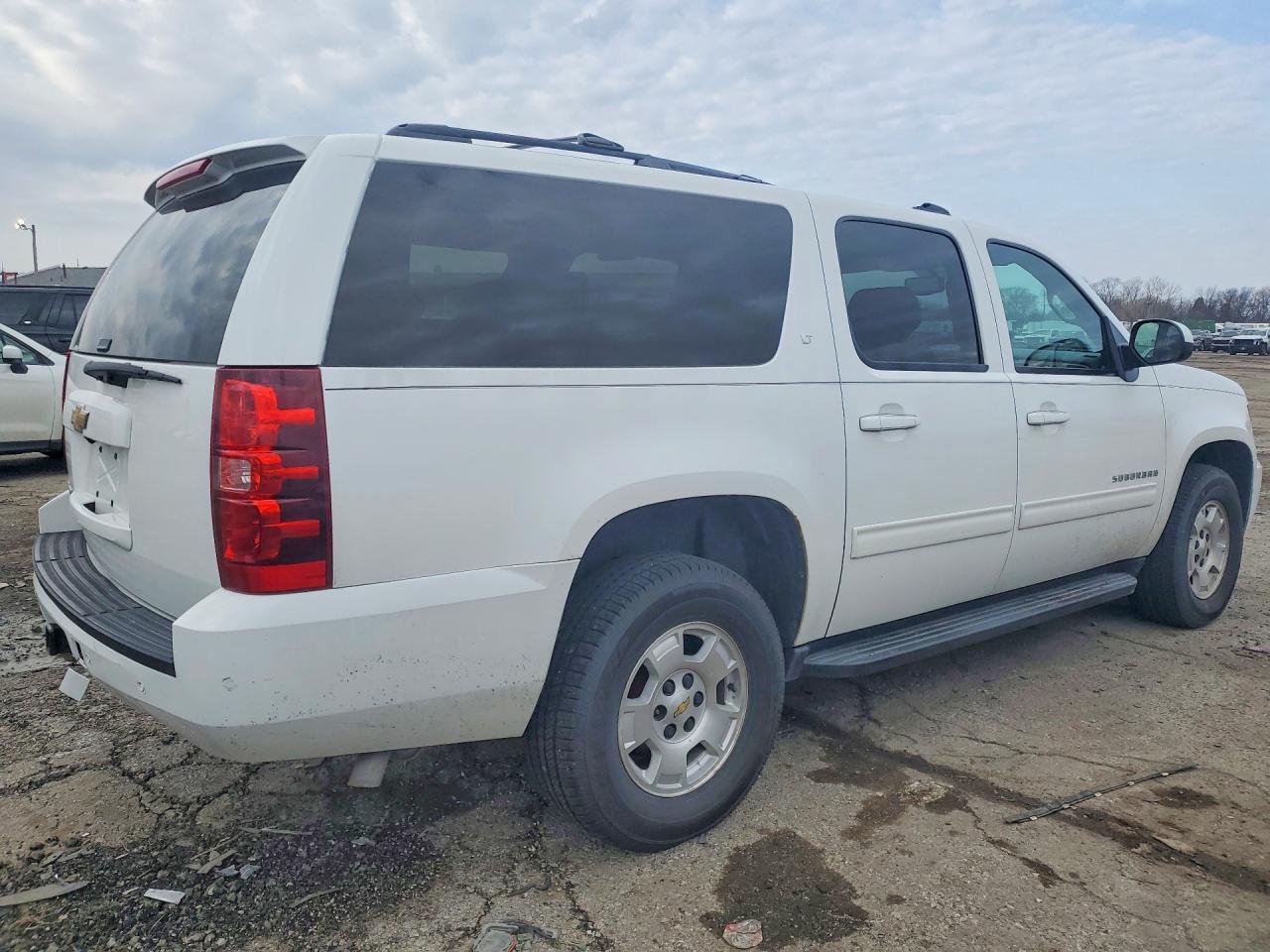 2014 Chevrolet Suburban K1500 Lt - zdjęcie 3