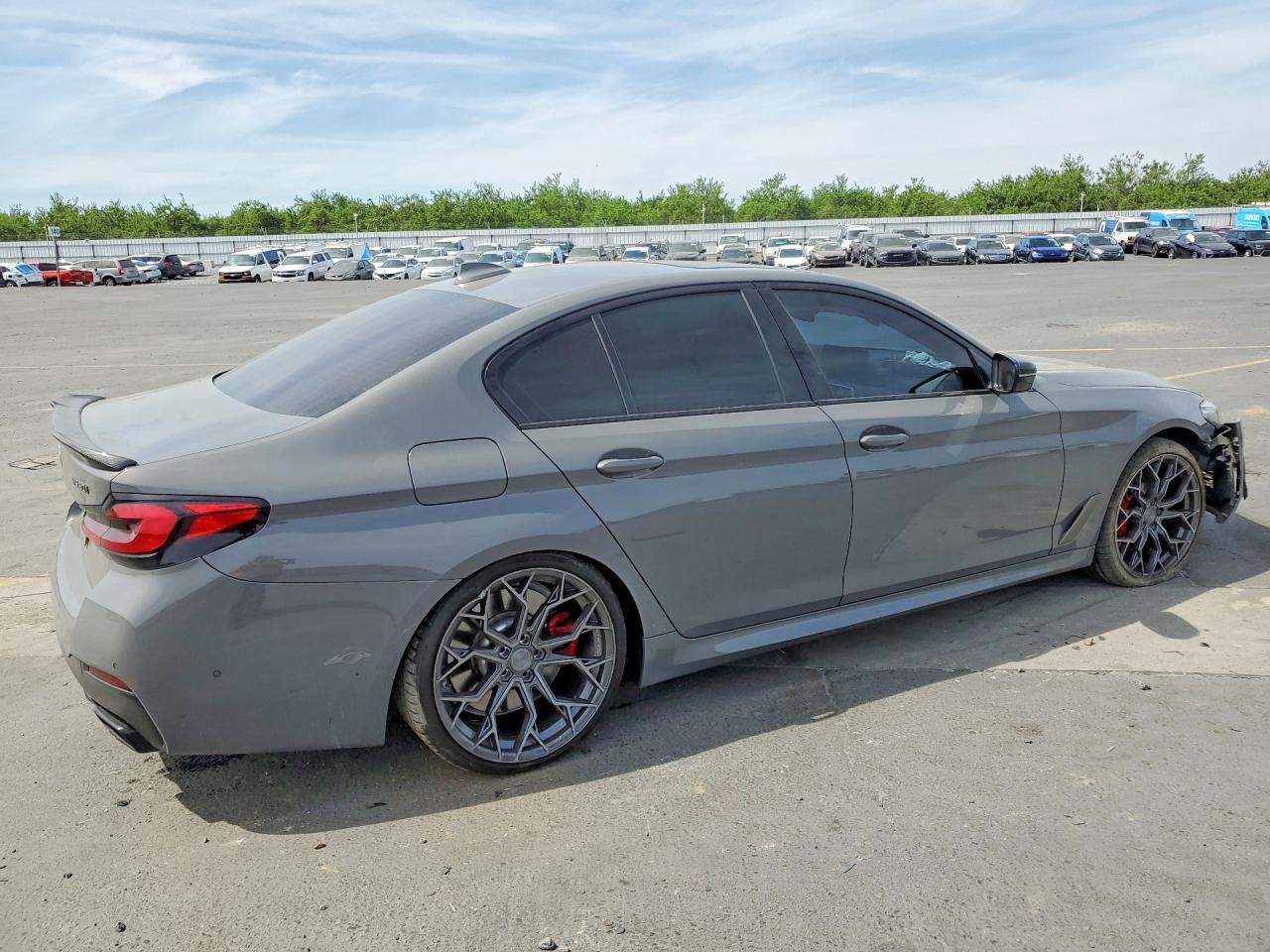 2022 BMW M550Xi - zdjęcie 3