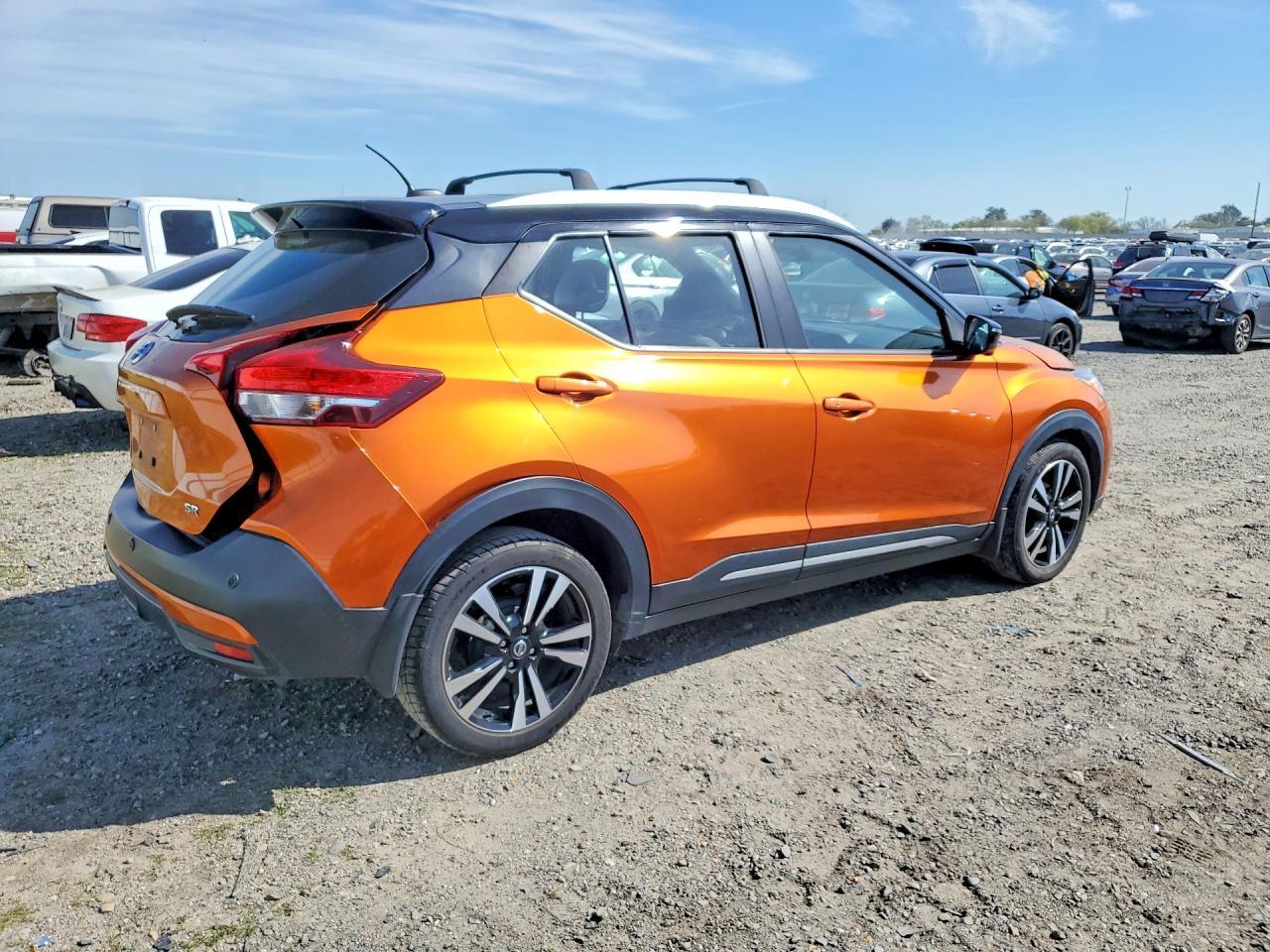 2020 Nissan Kicks Sr - zdjęcie 3