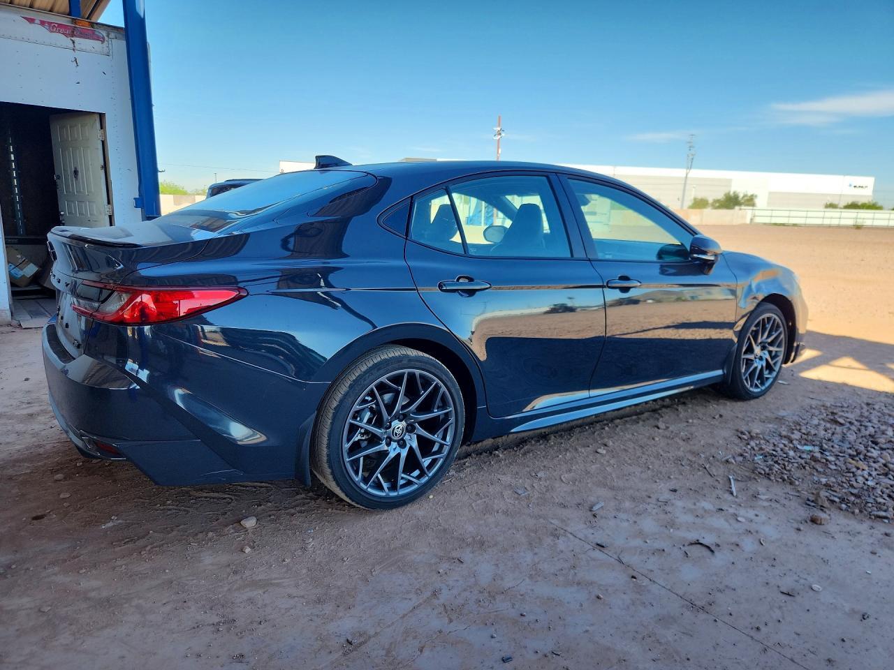 2025 Toyota Camry Xse - zdjęcie 3