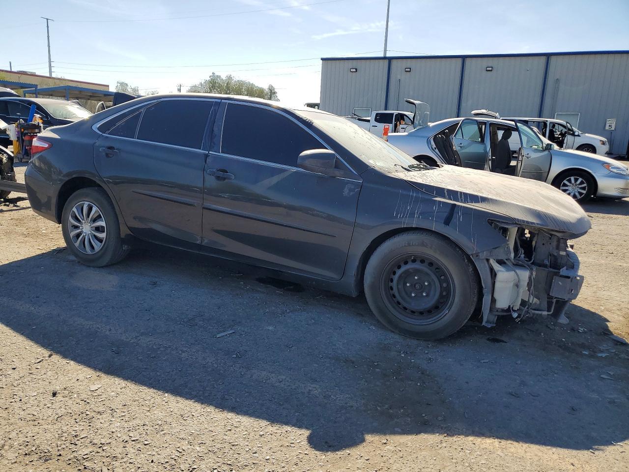 2015 Toyota Camry Le - zdjęcie 4