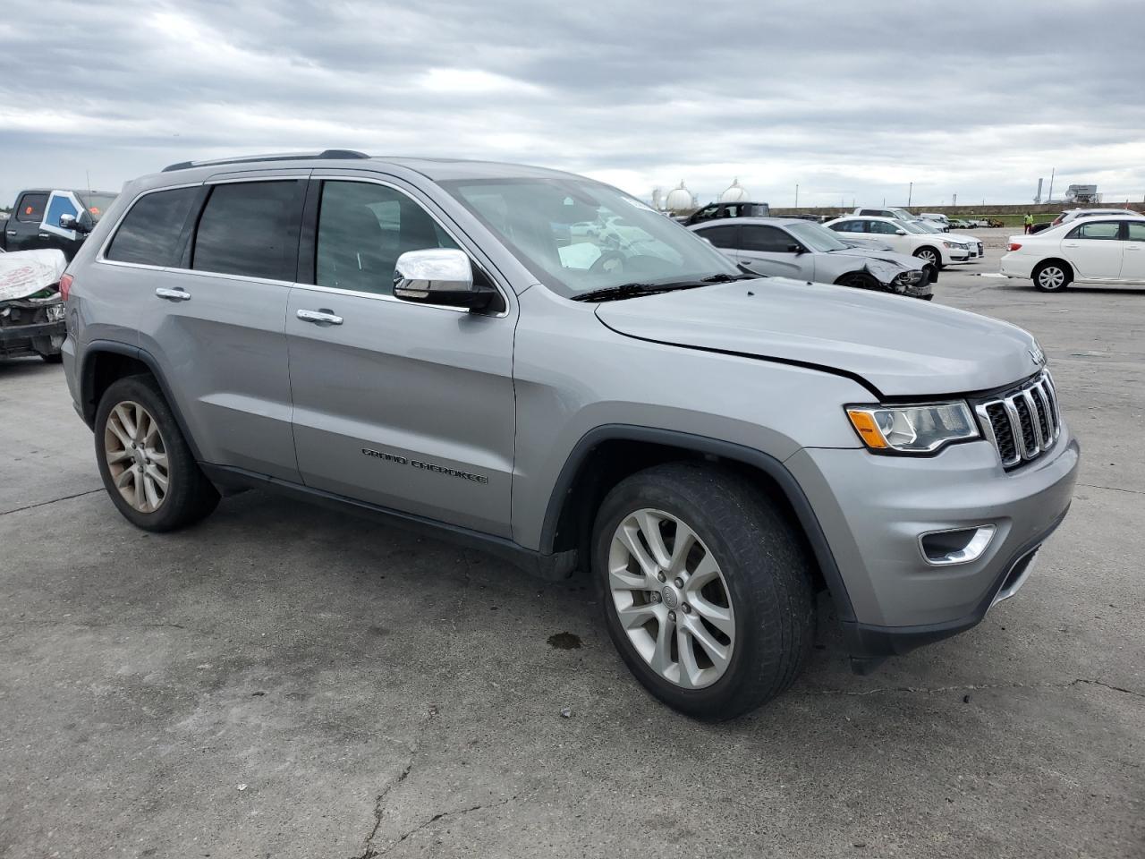 2017 Jeep Grand Cherokee - zdjęcie 4