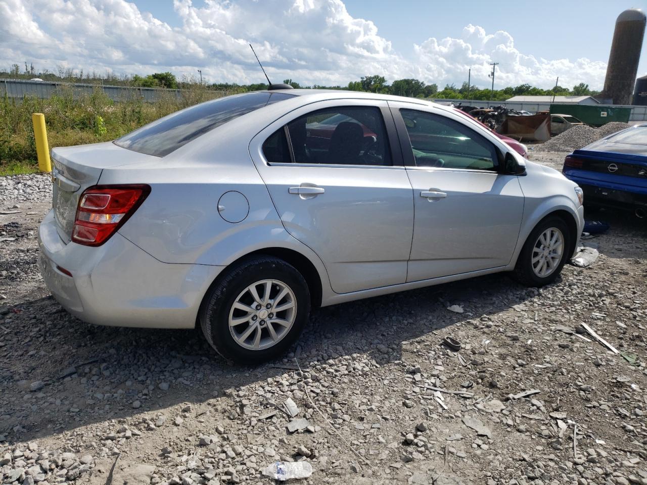 2020 Chevrolet Sonic Lt - zdjęcie 3