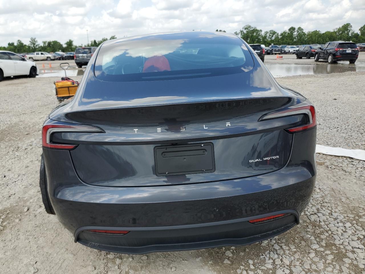 2025 Tesla Model 3 - zdjęcie 6
