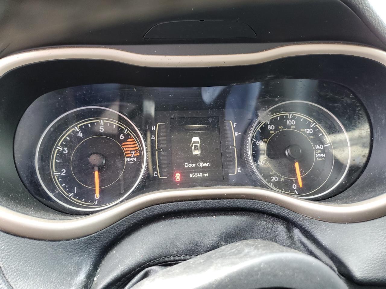 2016 Jeep Cherokee Latitude - zdjęcie 9