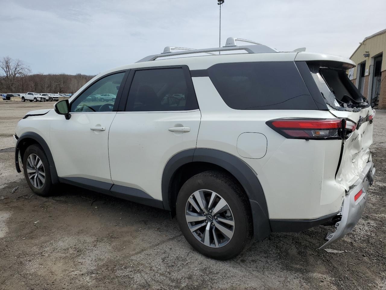 2024 Nissan Pathfinder - zdjęcie 2