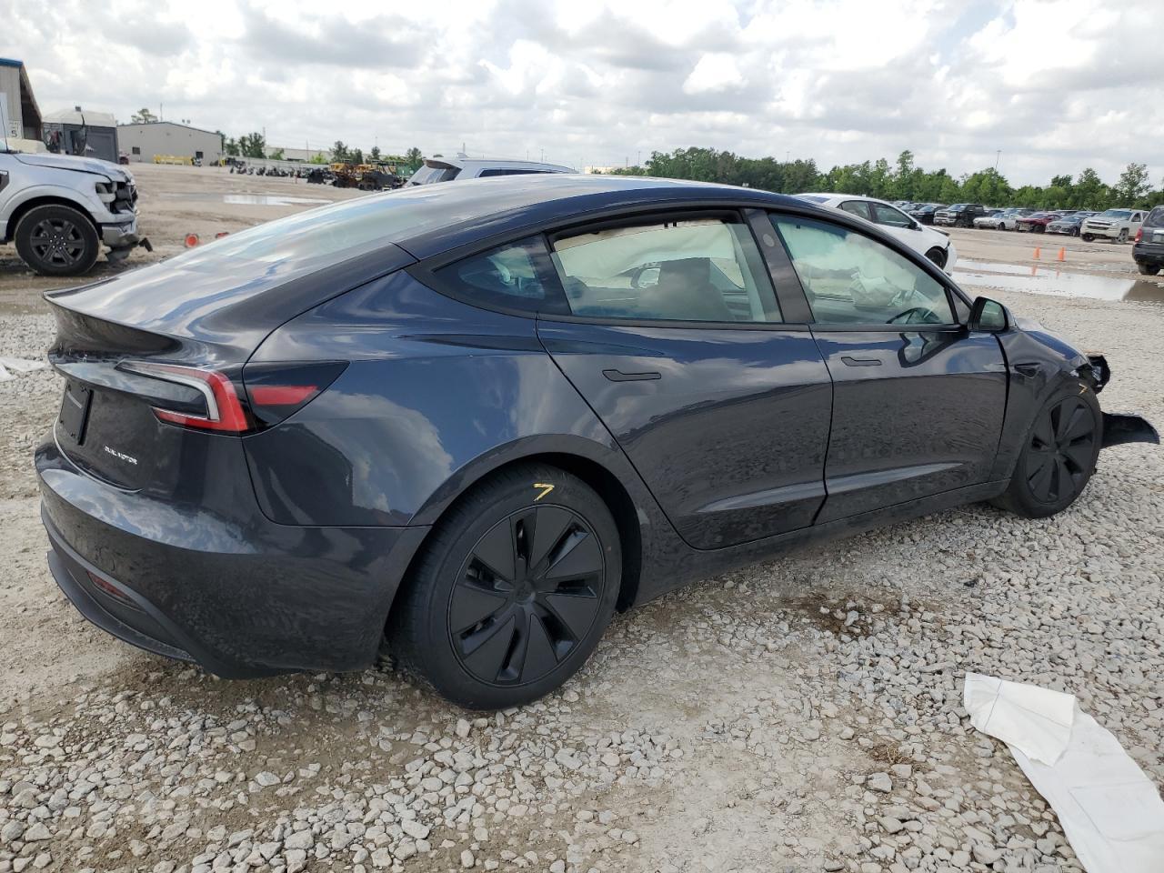 2025 Tesla Model 3 - zdjęcie 3
