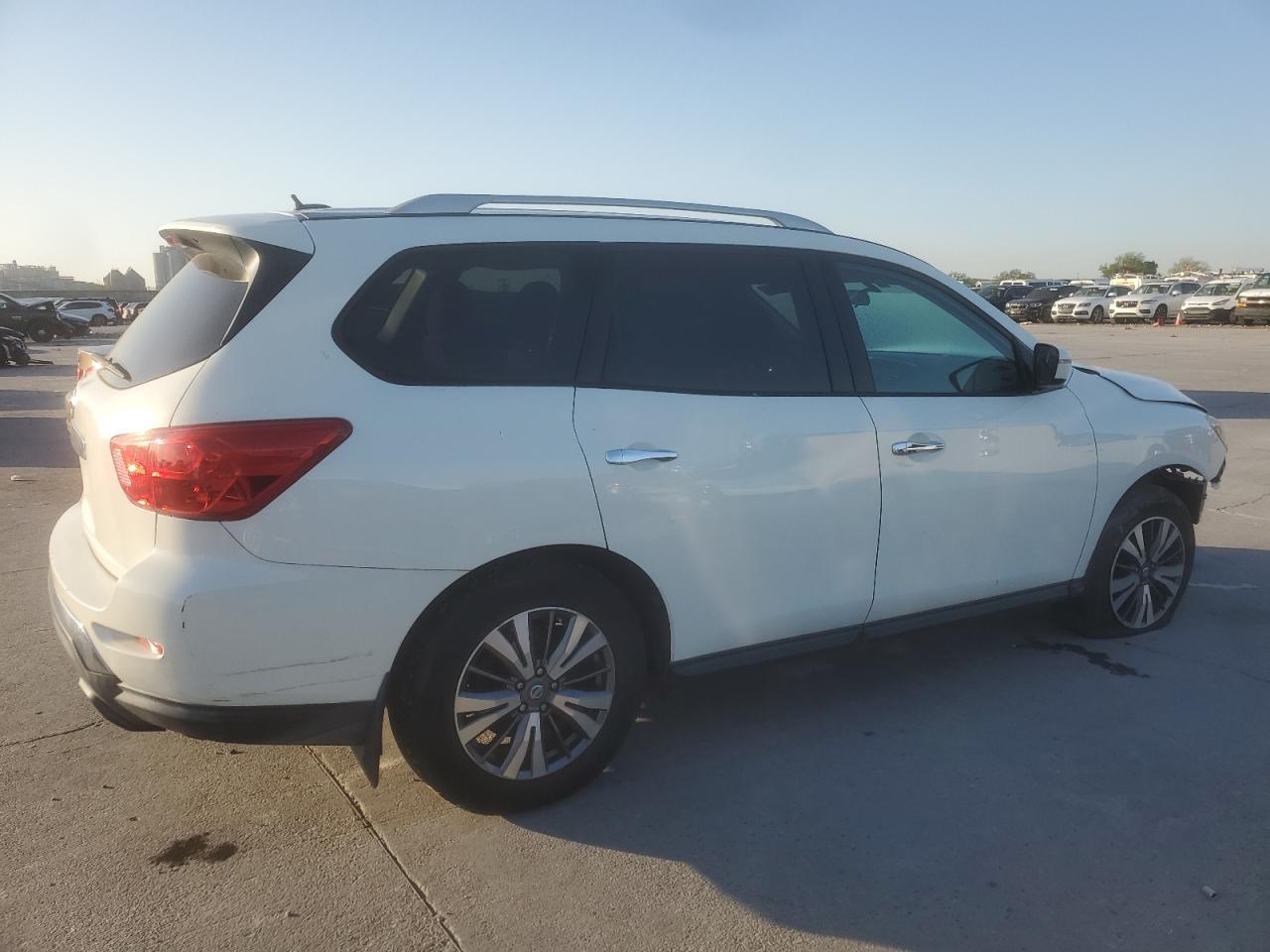 2017 Nissan Pathfinder S - zdjęcie 3
