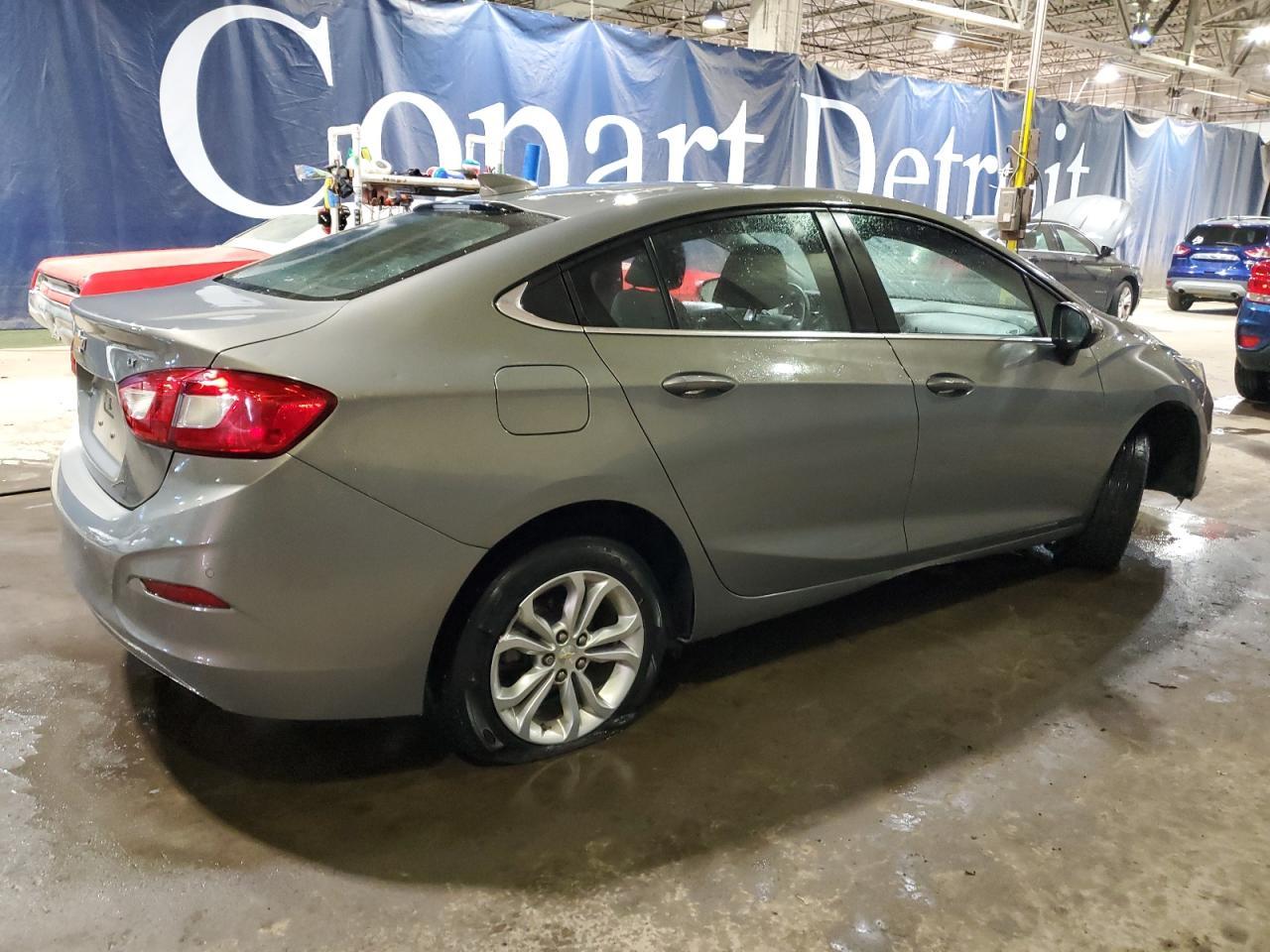 2019 Chevrolet Cruze Lt - zdjęcie 3