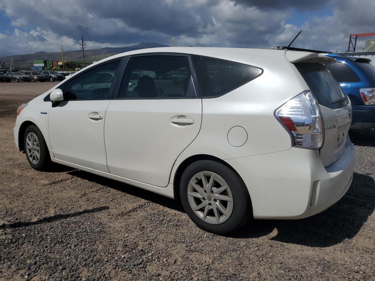2013 Toyota Prius V - zdjęcie 2