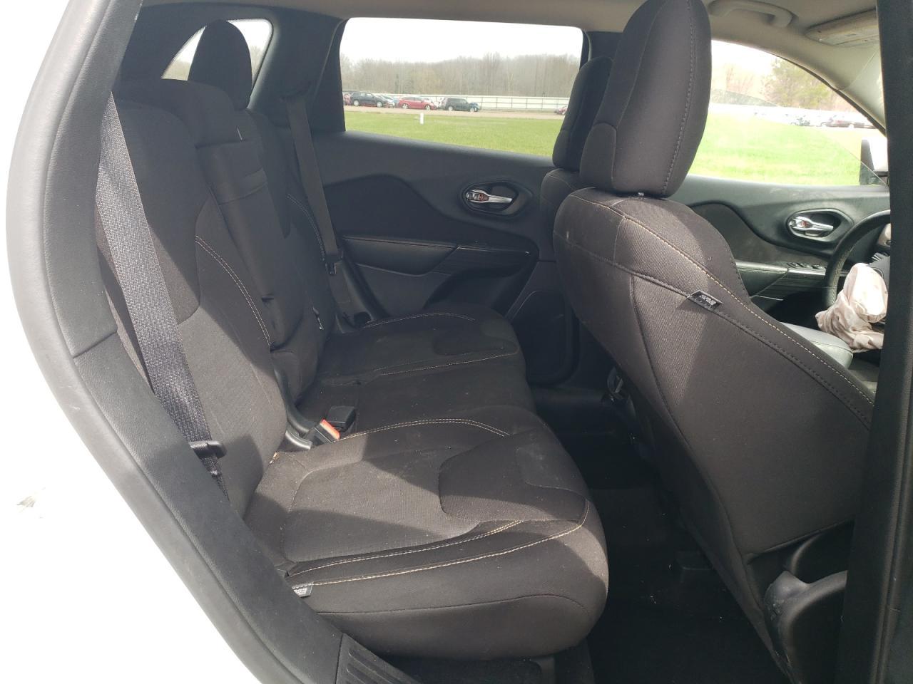 2016 Jeep Cherokee Latitude - zdjęcie 11