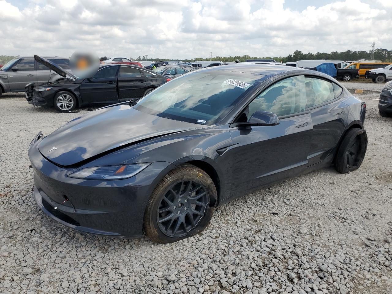 2025 Tesla Model 3 - zdjęcie główne