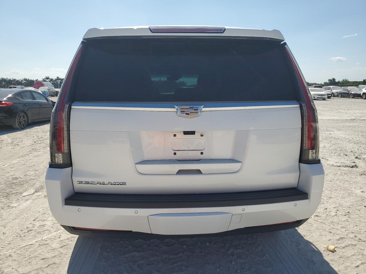 2017 Cadillac Escalade Luxury - zdjęcie 6