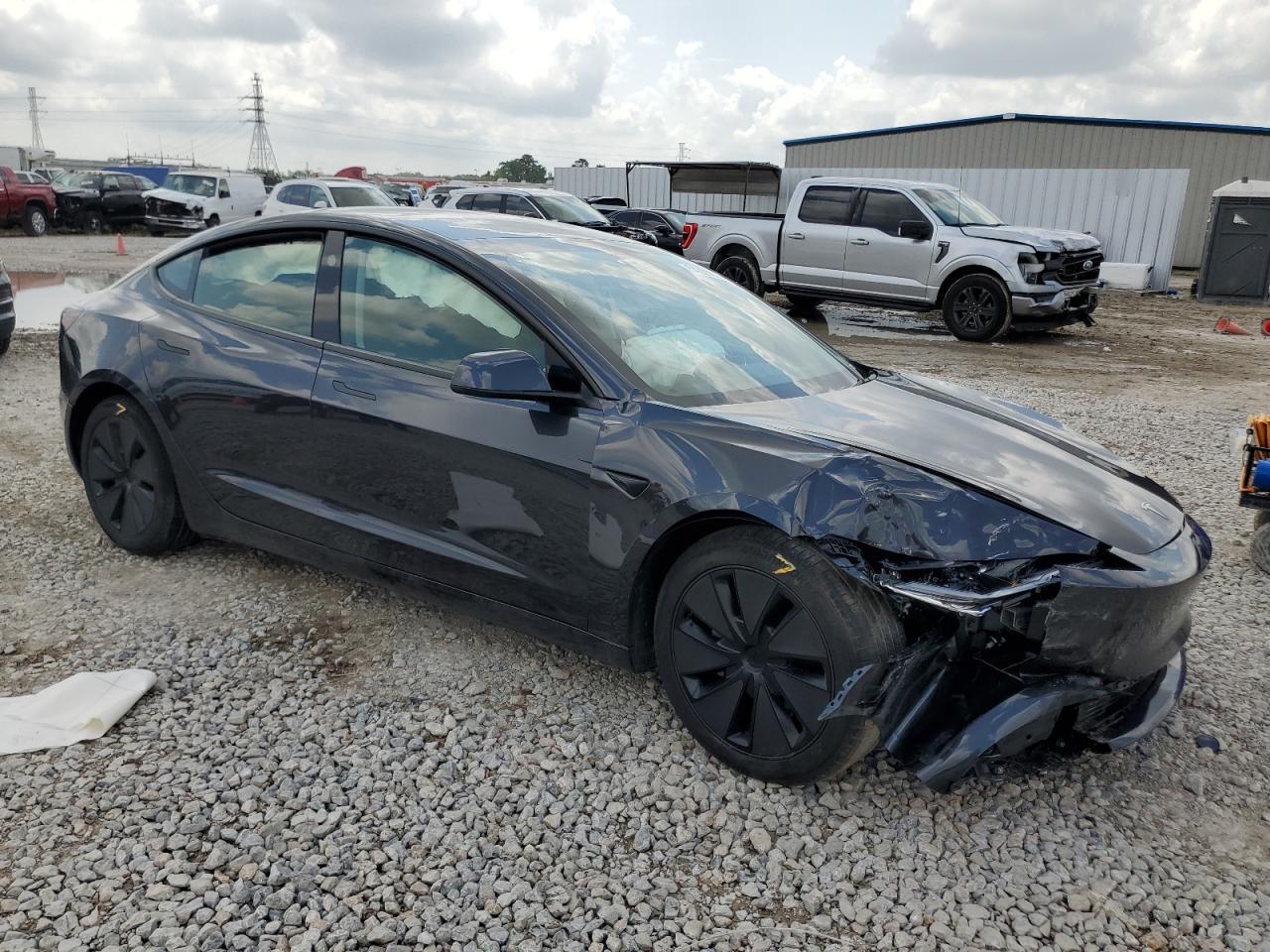 2025 Tesla Model 3 - zdjęcie 4