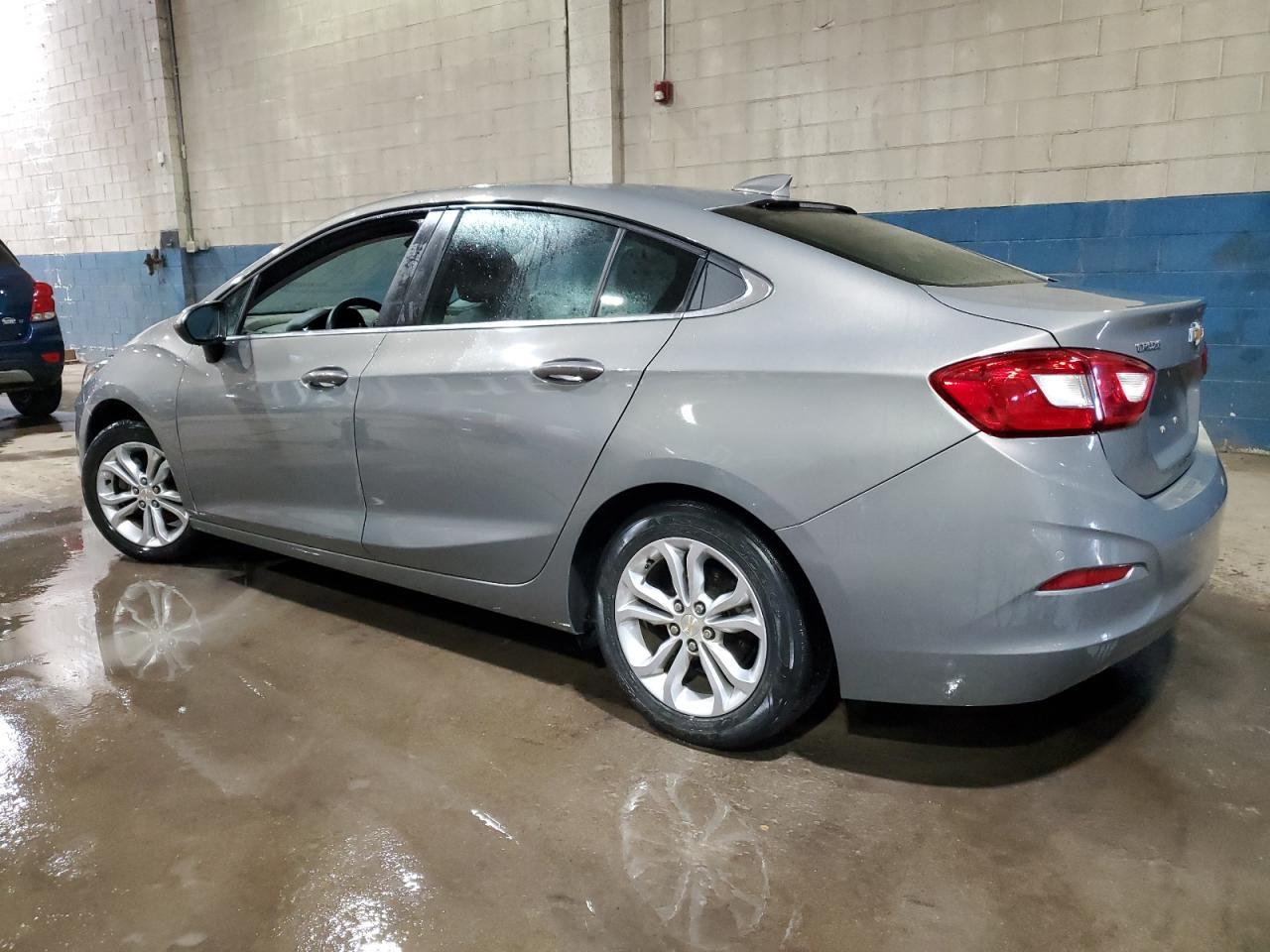 2019 Chevrolet Cruze Lt - zdjęcie 2