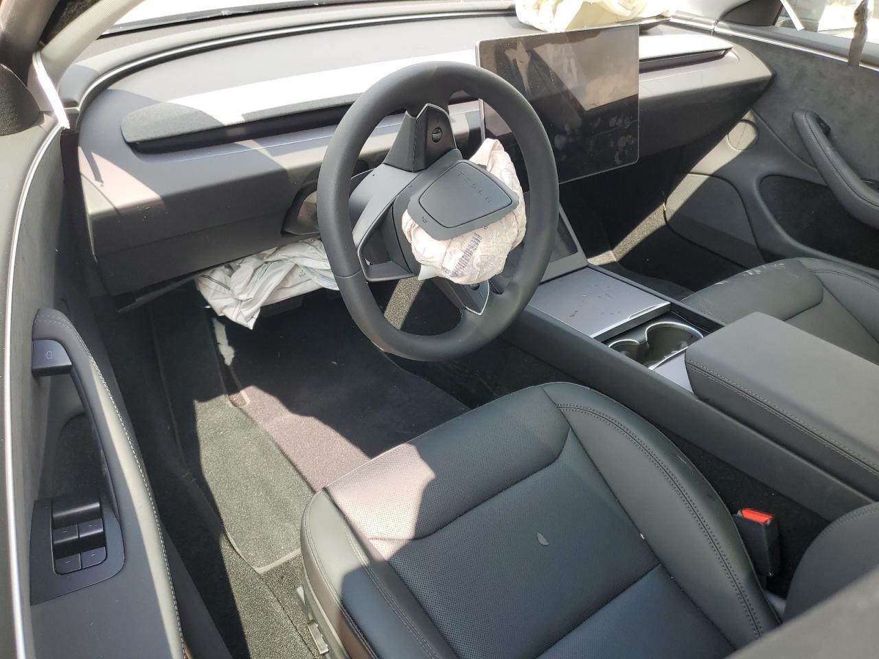 2025 Tesla Model 3 - zdjęcie 8