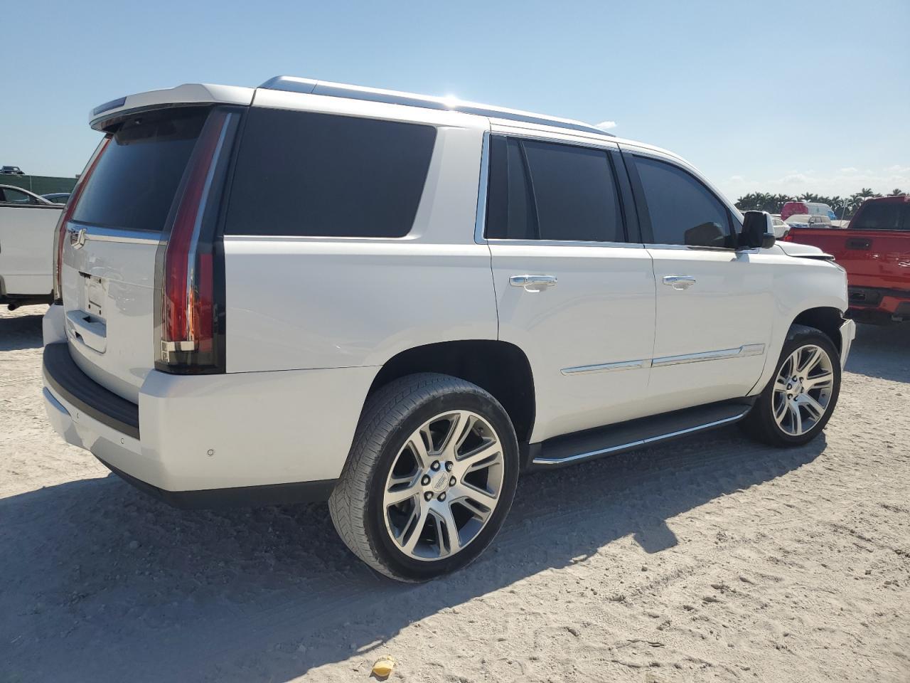 2017 Cadillac Escalade Luxury - zdjęcie 3