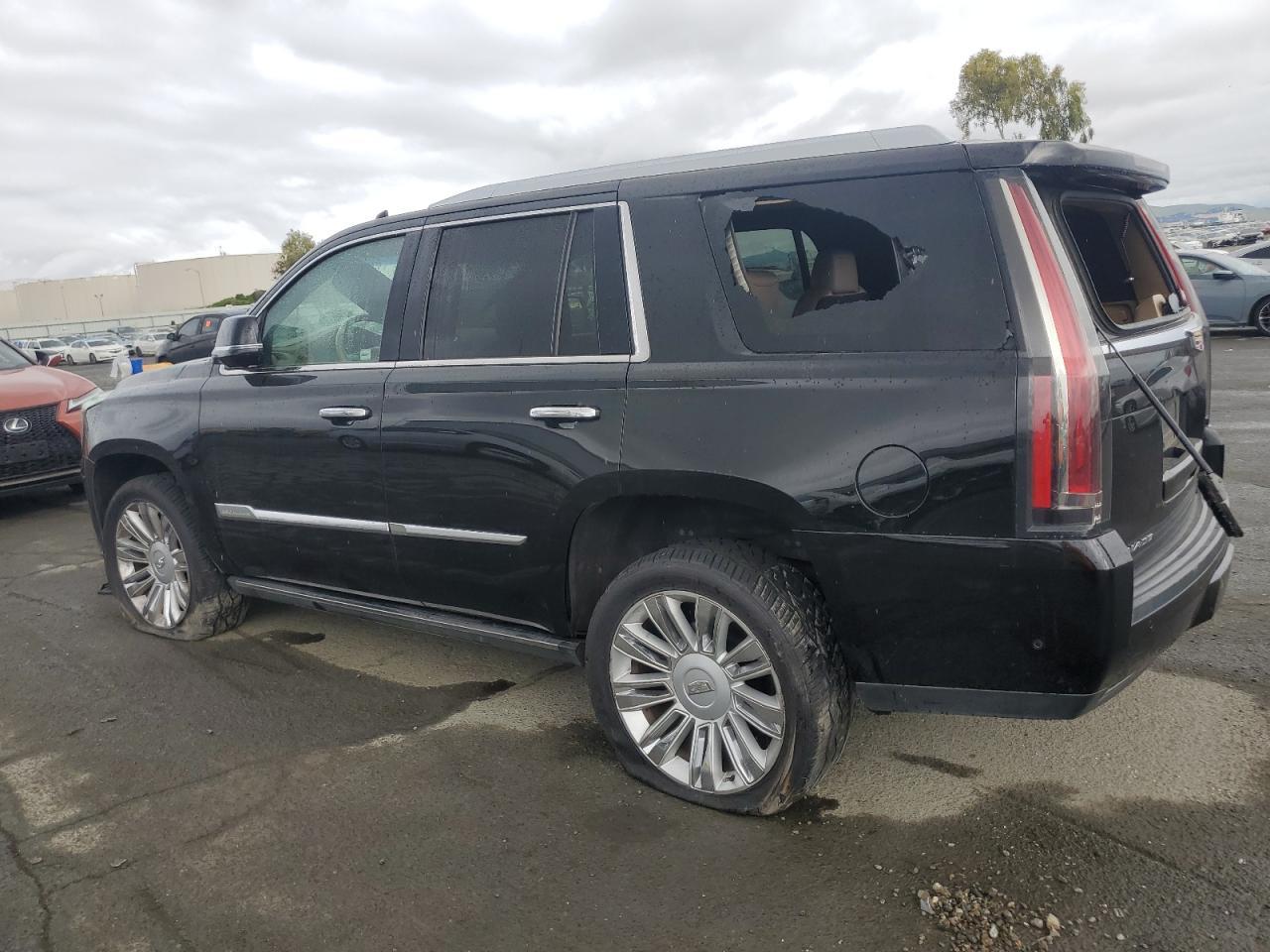 2018 Cadillac Escalade Platinum - zdjęcie 2