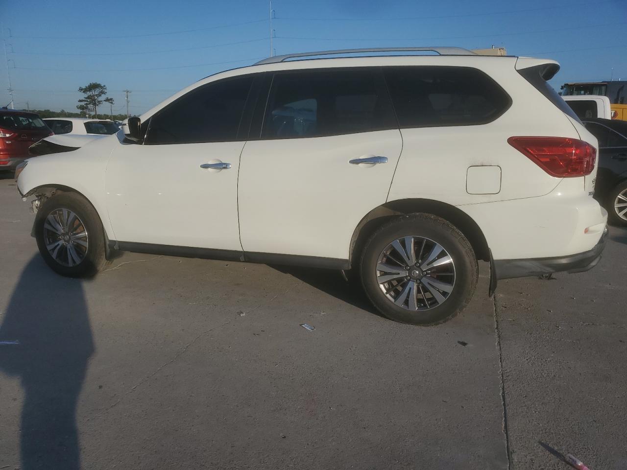 2017 Nissan Pathfinder S - zdjęcie 2