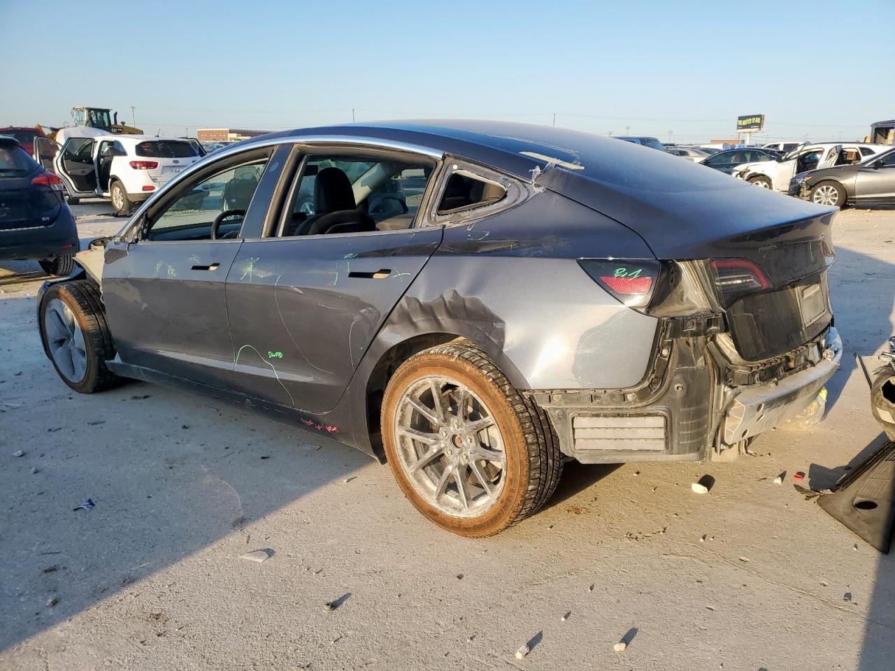 2020 Tesla Model 3 - zdjęcie 2