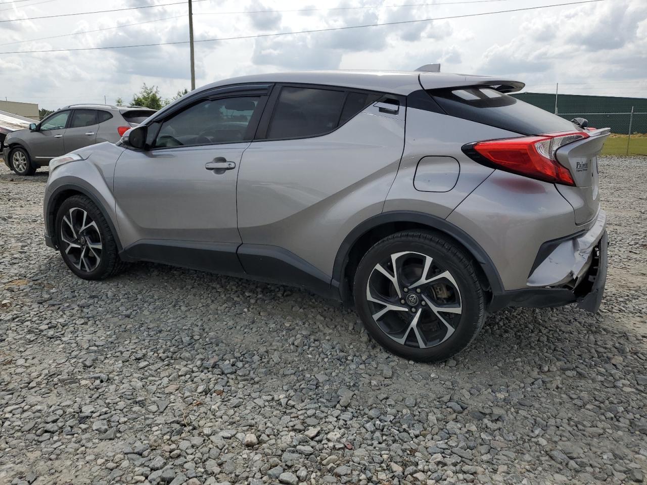 2019 Toyota C-Hr Xle - zdjęcie 2