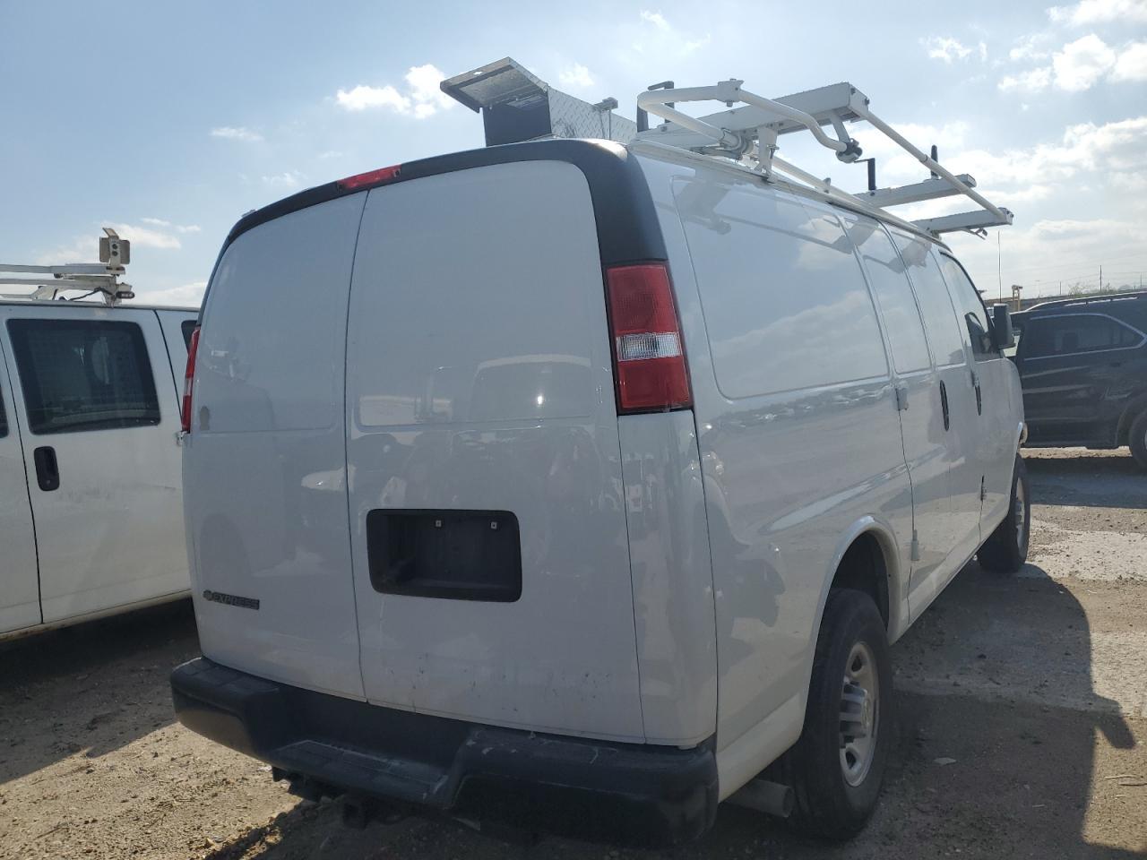 2023 Chevrolet Express G2500 - zdjęcie 3