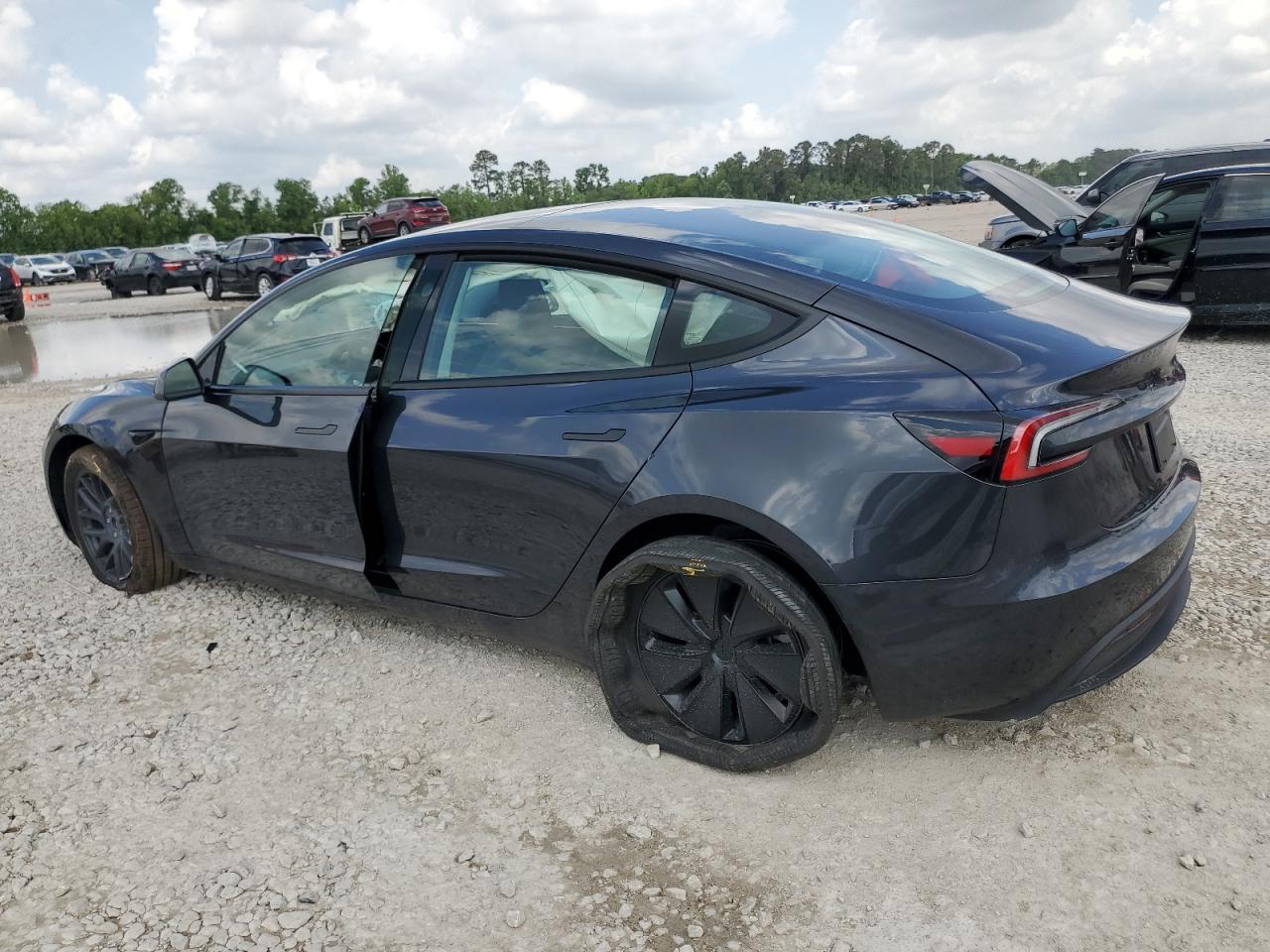 2025 Tesla Model 3 - zdjęcie 2