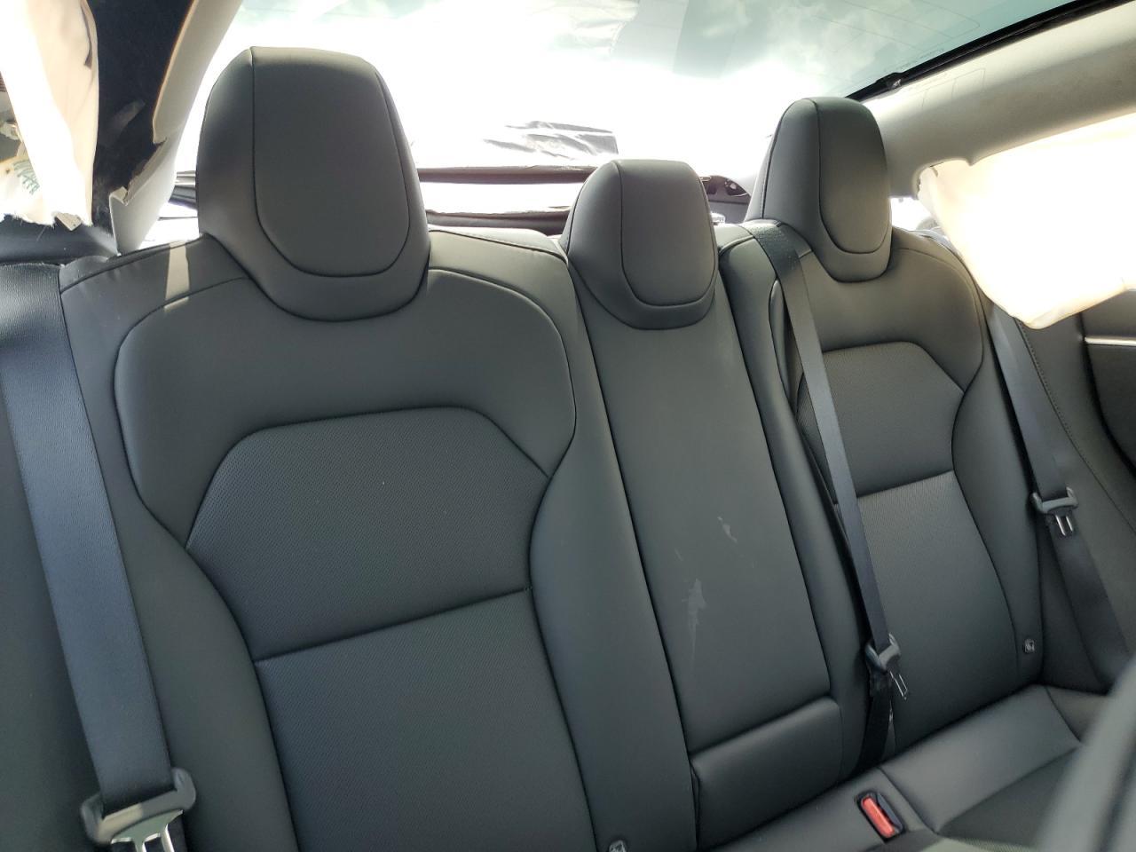 2025 Tesla Model 3 - zdjęcie 10