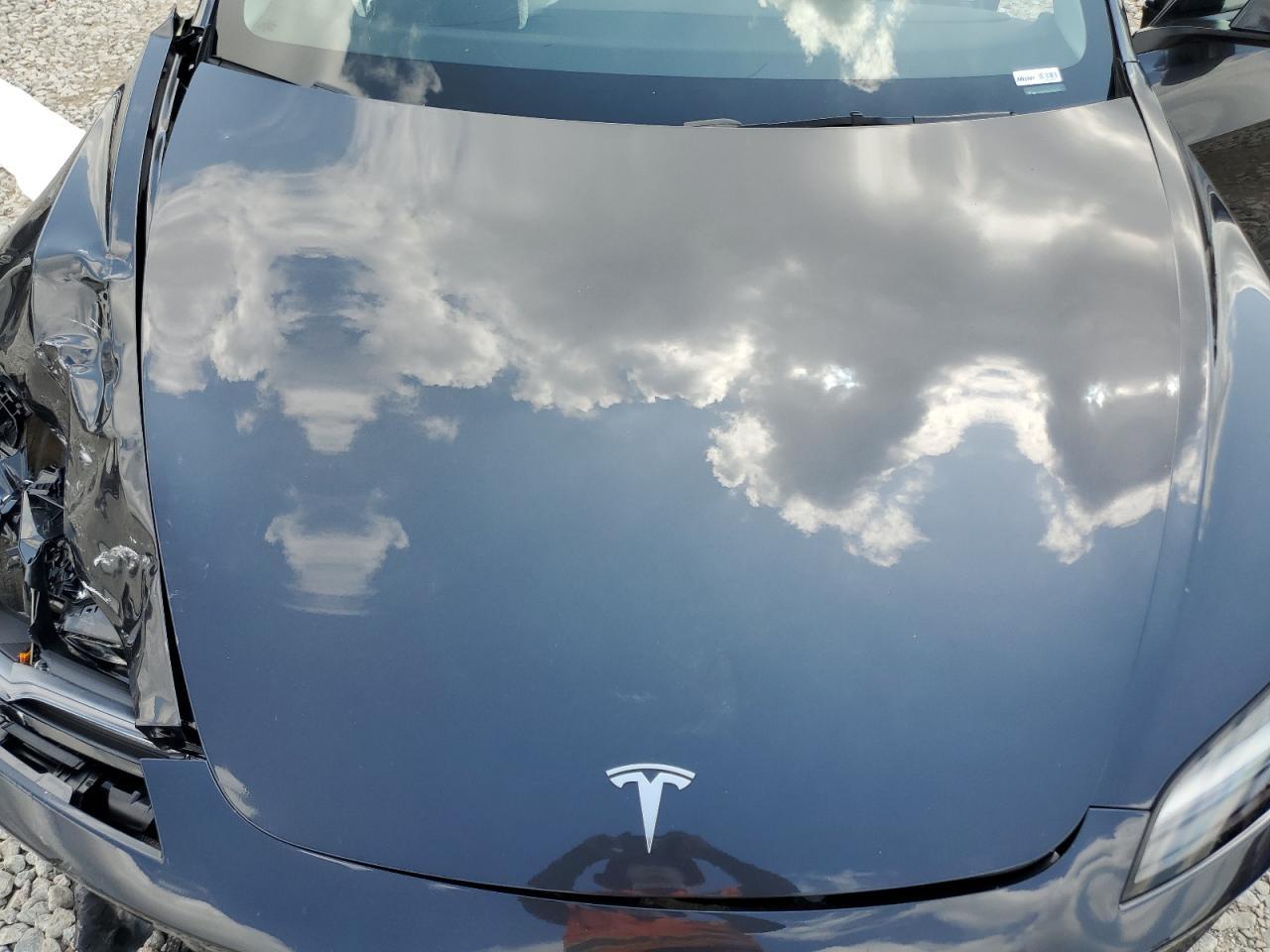 2025 Tesla Model 3 - zdjęcie 11