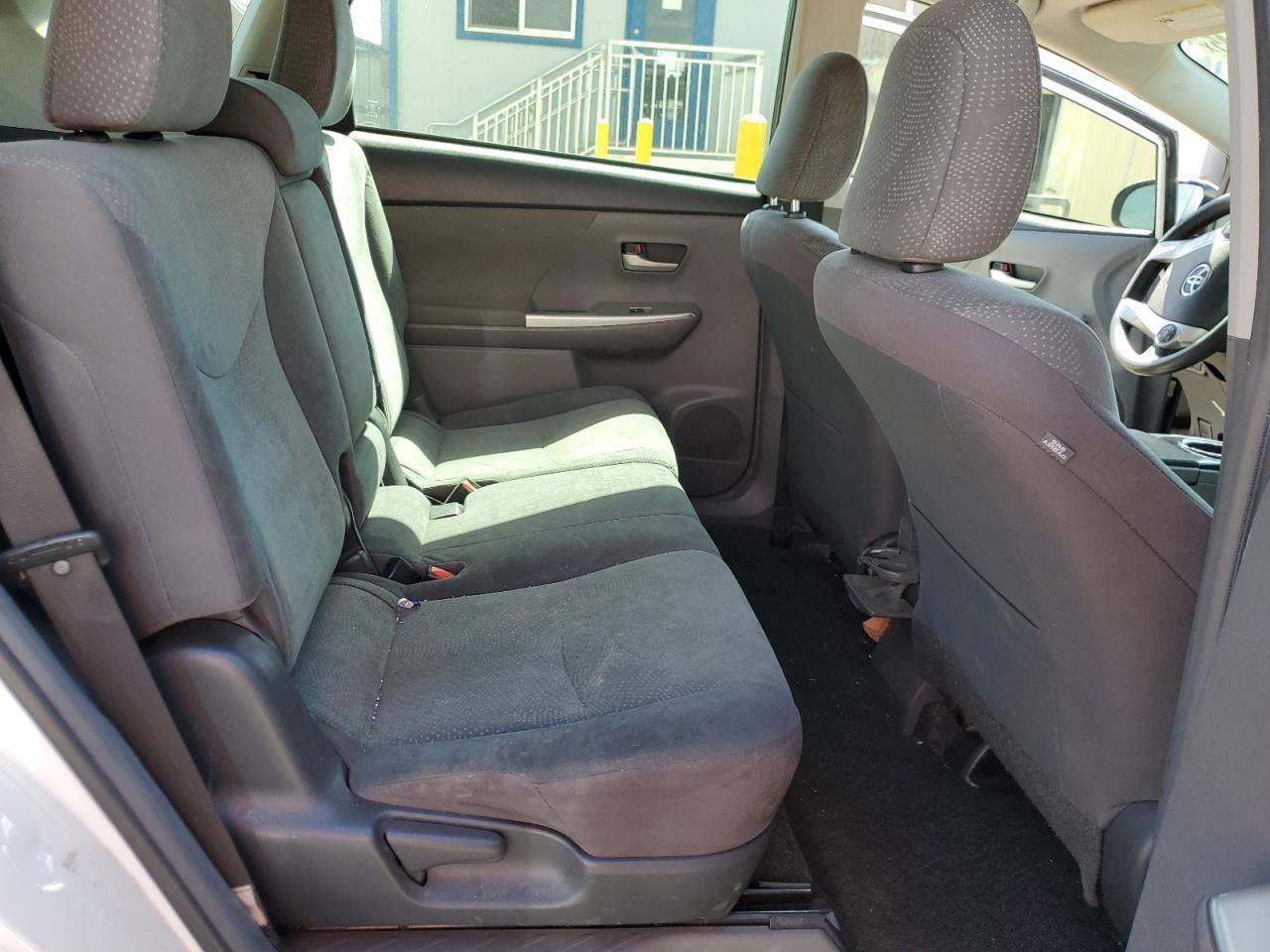 2013 Toyota Prius V - zdjęcie 11