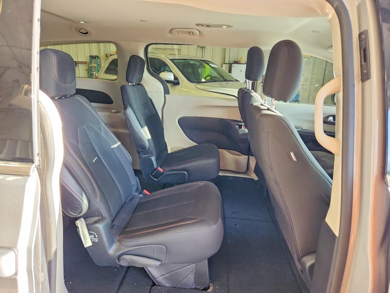 2017 Chrysler Pacifica Touring - zdjęcie 11