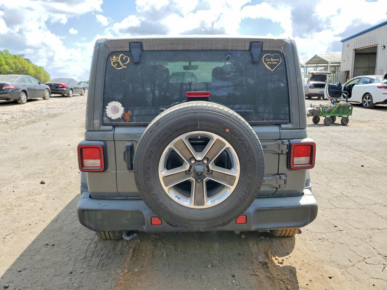 2022 Jeep Wrangler Unlimited Sahara - zdjęcie 6