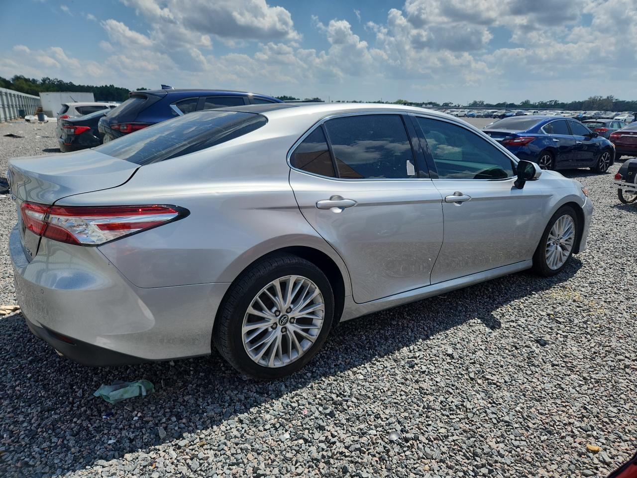 2018 Toyota Camry Xle - zdjęcie 3