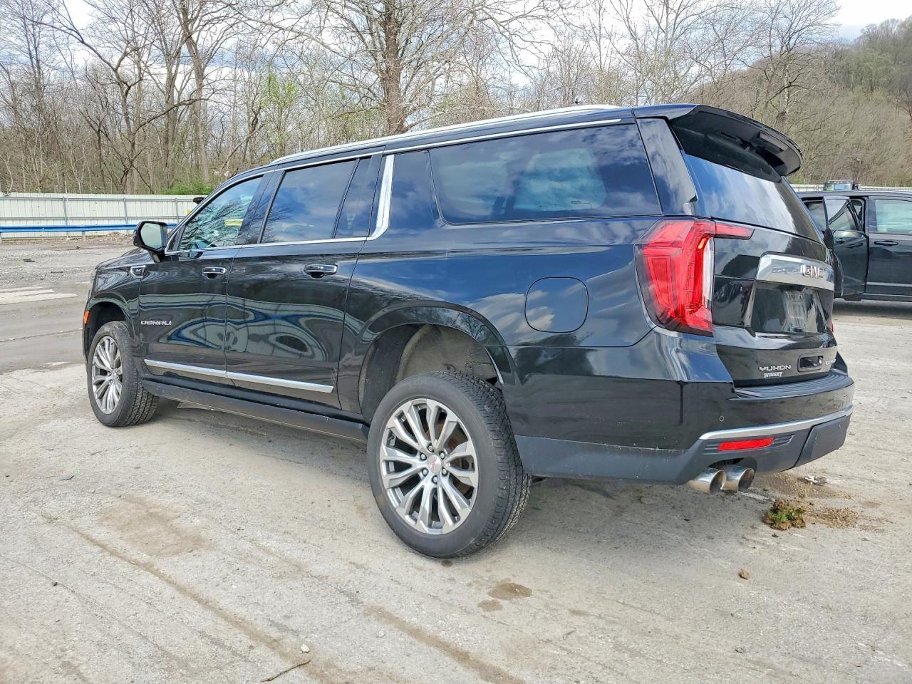 2021 GMC Yukon Xl Denali - zdjęcie 2