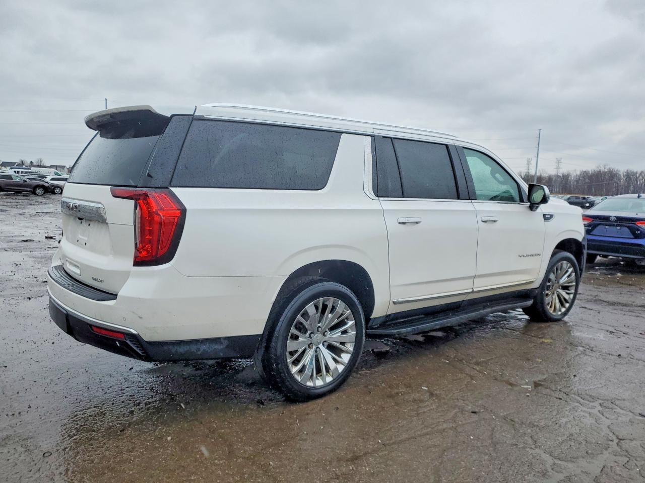 2021 GMC Yukon Xl K1500 Slt - zdjęcie 3