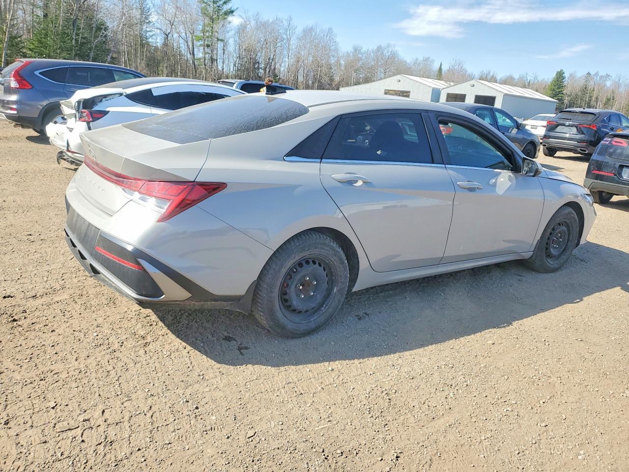 2024 Hyundai Elantra Luxury - zdjęcie 3