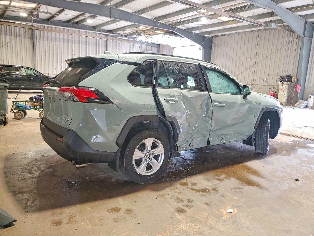 2021 Toyota Rav4 Hybrid Xle - zdjęcie 3