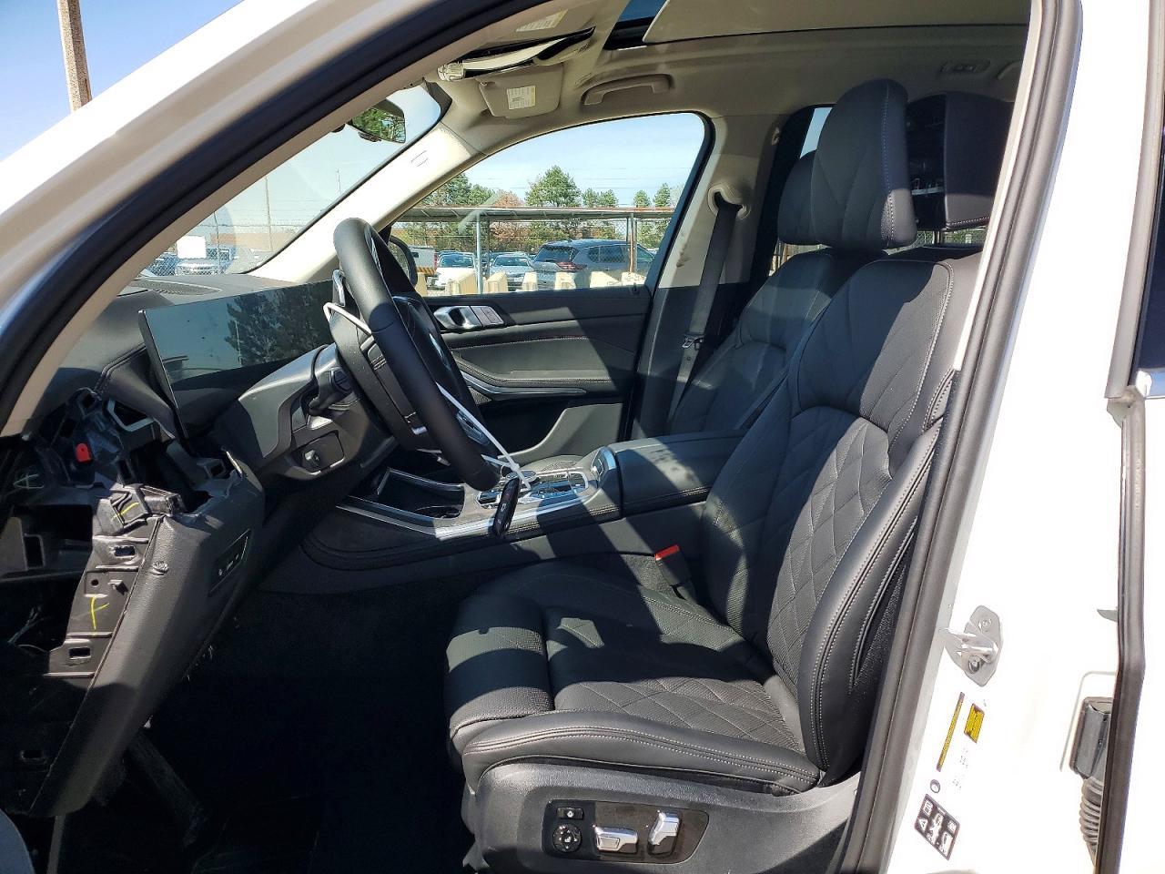 2026 BMW X7 xDrive40I - zdjęcie 7