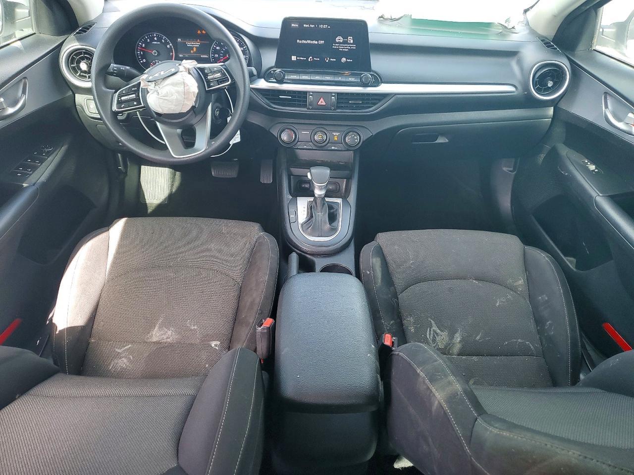 2024 Kia Forte Lxs - zdjęcie 8