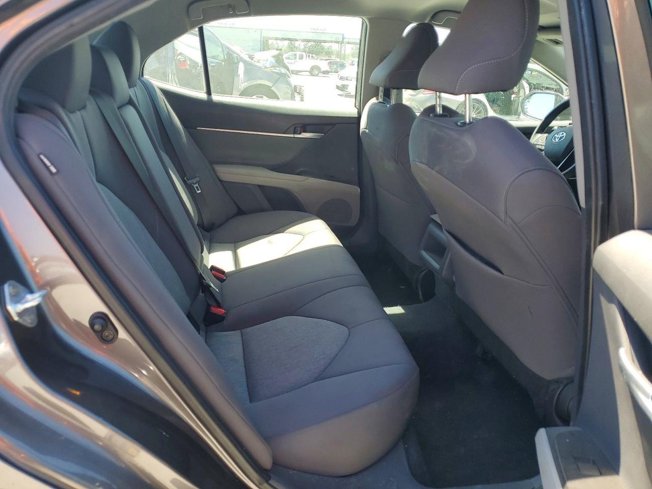 2024 Toyota Camry Le - zdjęcie 10