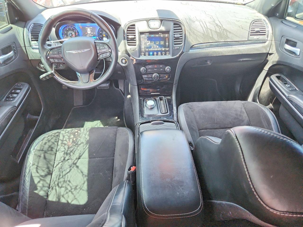 2019 Chrysler 300 S - zdjęcie 8