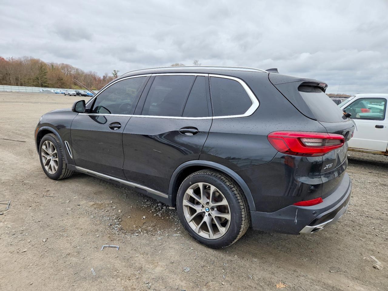 2019 BMW X5 xDrive40I - zdjęcie 2