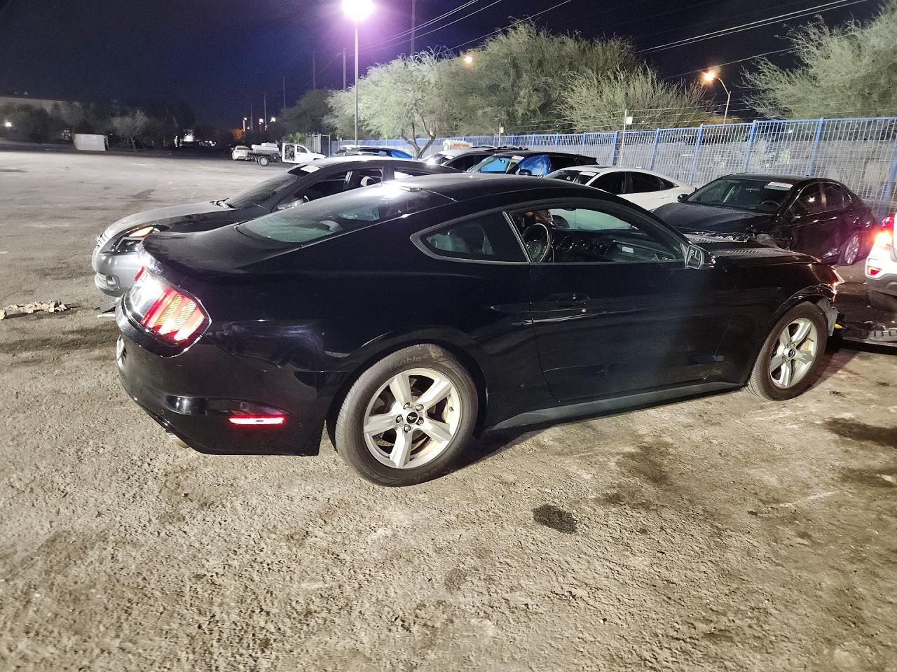 2017 Ford Mustang - zdjęcie 3